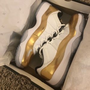 NEW Air Jordan 11 Retro Low White/Gold Size 8